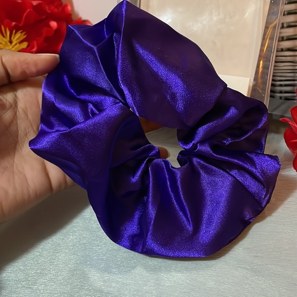 GSQ Hair Scrunchie (1pc) - Picture 9 of 9